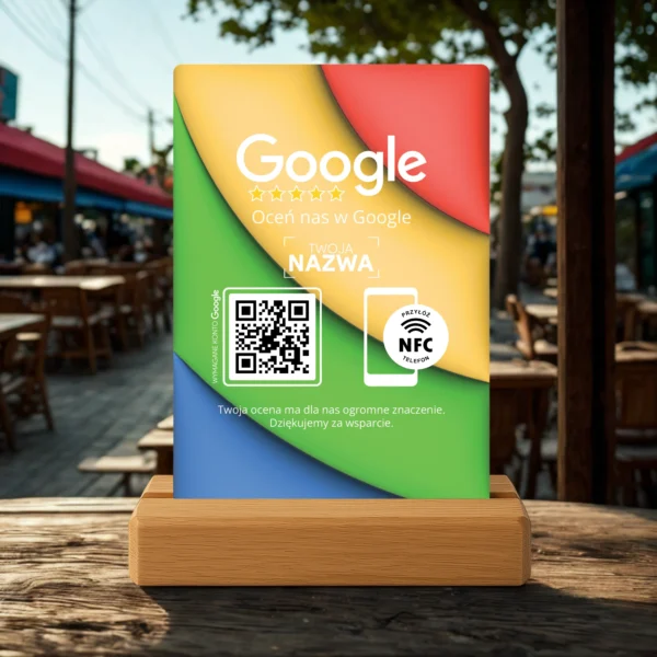 Prezenter Google z NFC i kodem QR na stoliku w kawiarni