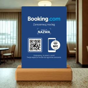 Prezenter Booking.com z NFC QR na ladzie w recepcji