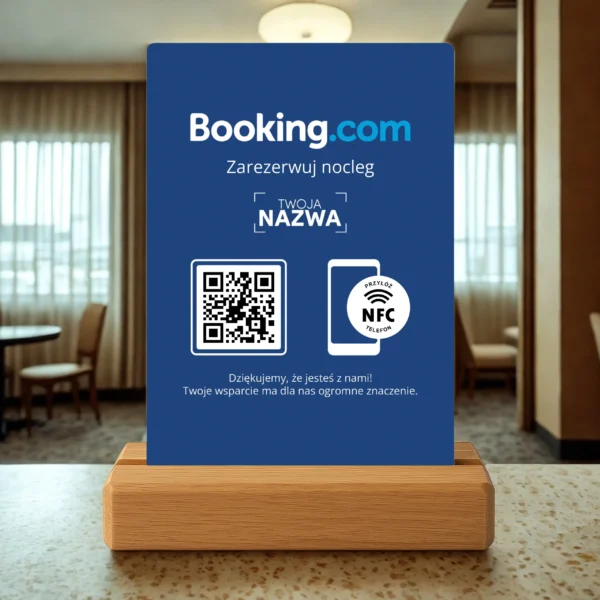 Prezenter Booking.com z NFC QR na ladzie w recepcji