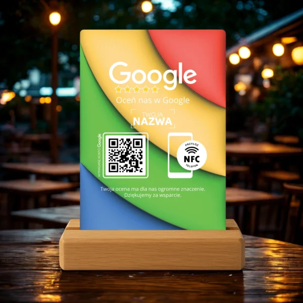 Kolorowy prezenter do opinii Google na stoliku przy nastrojowym oświetleniu