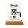 Stojak do opinii Google z NFC i kodem QR – Biały Brokat na dębowej podstawce