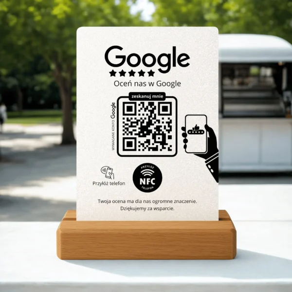 tojak NFC QR Google – aranżacja w plenerze