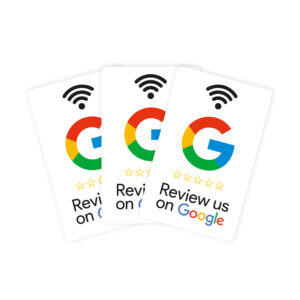 Trzy białe karty NFC do opinii Google – wachlarzowy układ