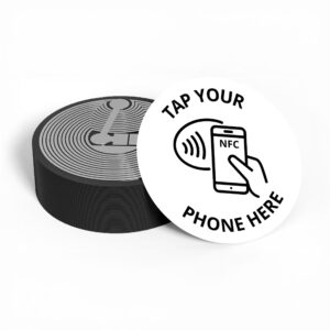 Biały tag NFC „Tap Your Phone Here” – antymetalowy, 25 mm, NTAG213