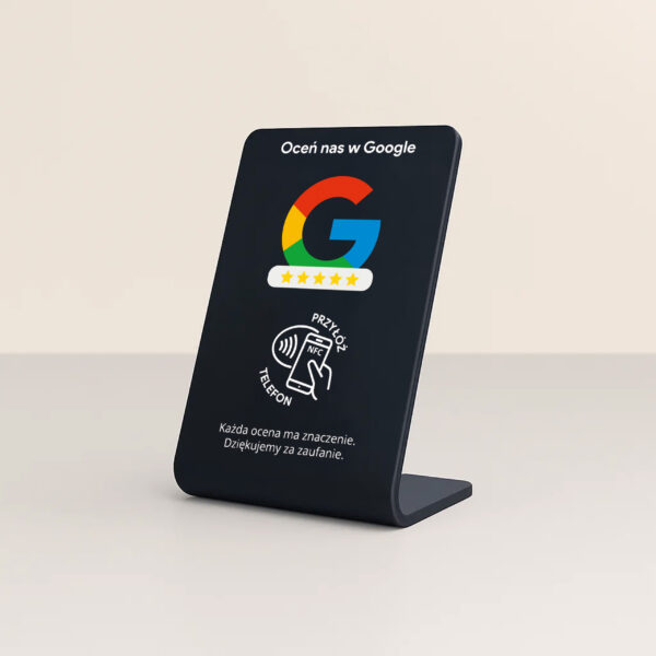Prezenter NFC do opinii Google – ustawiony na ladzie, jasne tło
