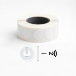 Białe tagi NFC NTAG215 25 mm na rolce