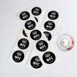 Czarne naklejki NFC NTAG215 25 mm na paskach