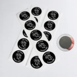 Czarne naklejki NFC Tap Your Phone Here antymetal na paskach