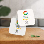 Naklejka NFC Google Opinie na stoliku restauracyjnym
