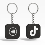 Czarny brelok NFC ze znakiem TikTok